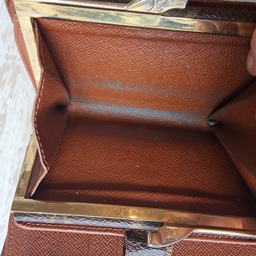 Louis Vuitton kisslock wallet - Picture 16 of 16